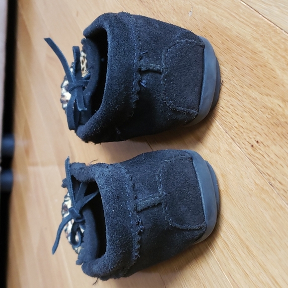 Minnetonka Moccasins - Picture 8 of 10